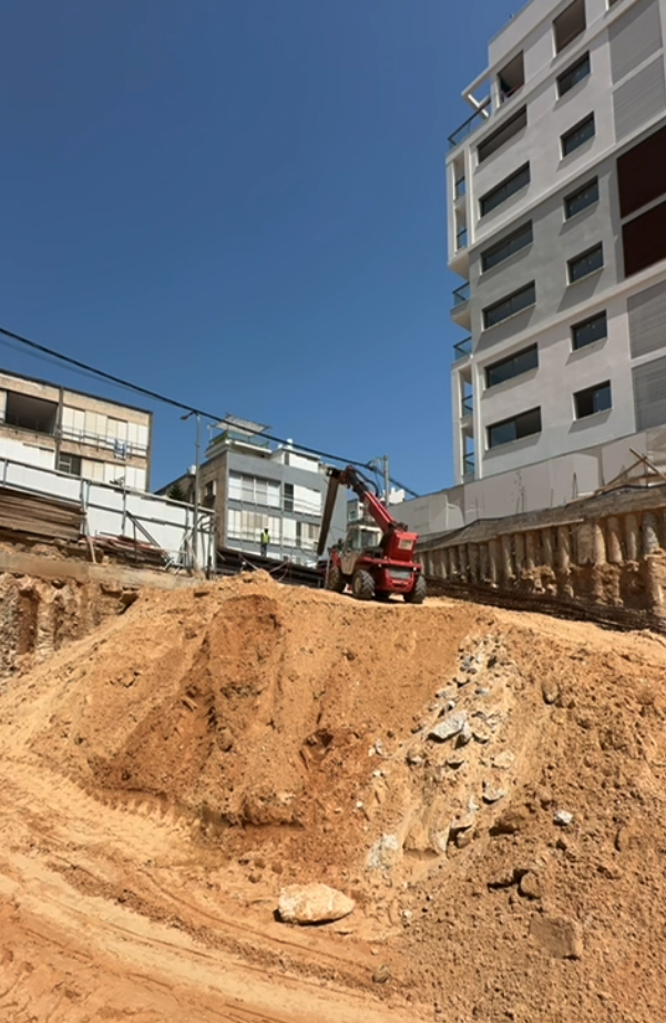 עבודה באתר בנייה